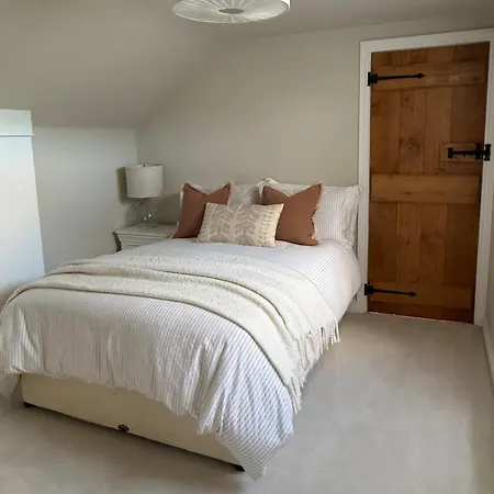 Countryside Escape With Hot Tub & Open Fire * Bristol