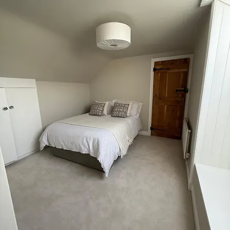 Countryside Escape With Hot Tub & Open Fire Bristol
