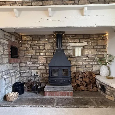 Countryside Escape With Hot Tub & Open Fire * Bristol
