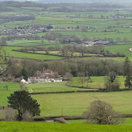 Countryside Escape With Hot Tub & Open Fire Bristol