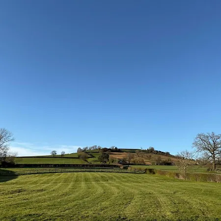 Countryside Escape With Hot Tub & Open Fire Bristol