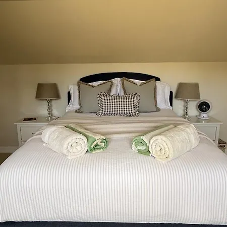 Countryside Escape With Hot Tub & Open Fire Holiday home *